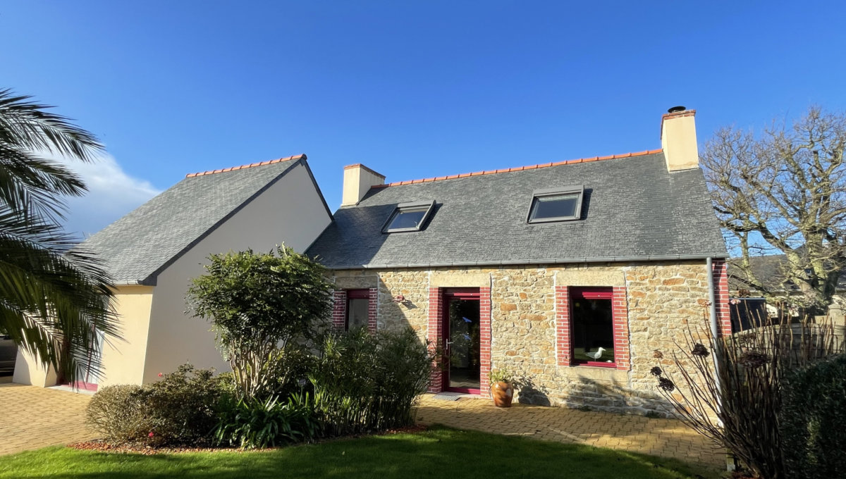 PLOULEC'H : Jolie maison en pierres avec jardin